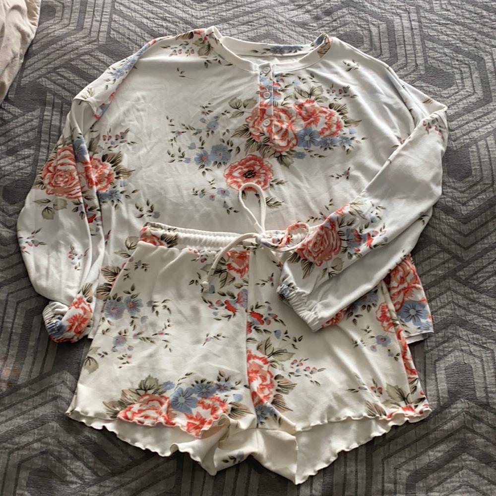 Very soft floral lounge set, very comfortable.